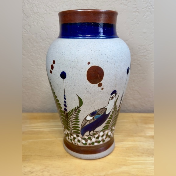 Tonala Mexican Pottery Vase Hand Painted Quail Butterfly Signed Mateos 8.75” - Picture 6 of 16